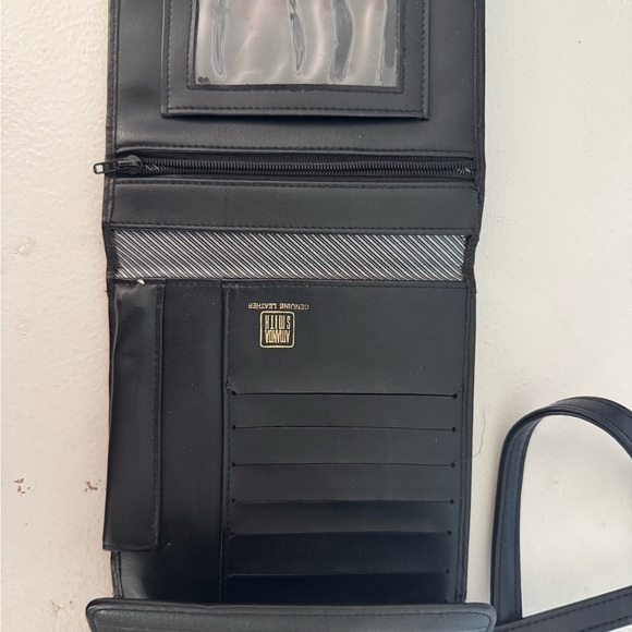 Amanda Smith Black Leather Wallet - Picture 3 of 6